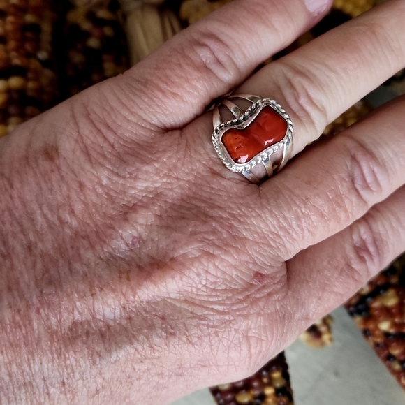 Gorgeous NWOT Native American Navajo Handmade Coral & Sterling Ring ♥️🎁💍 - Picture 10 of 13